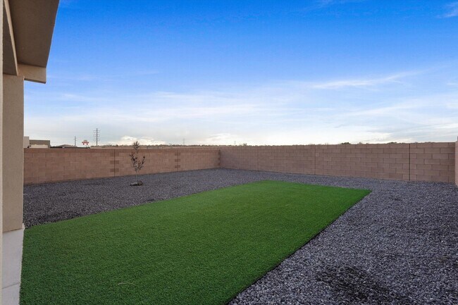 Building Photo - Coming Soon! | Modern | 3Bed/2Bath | Desirable Rio Rancho | Pets Welcome