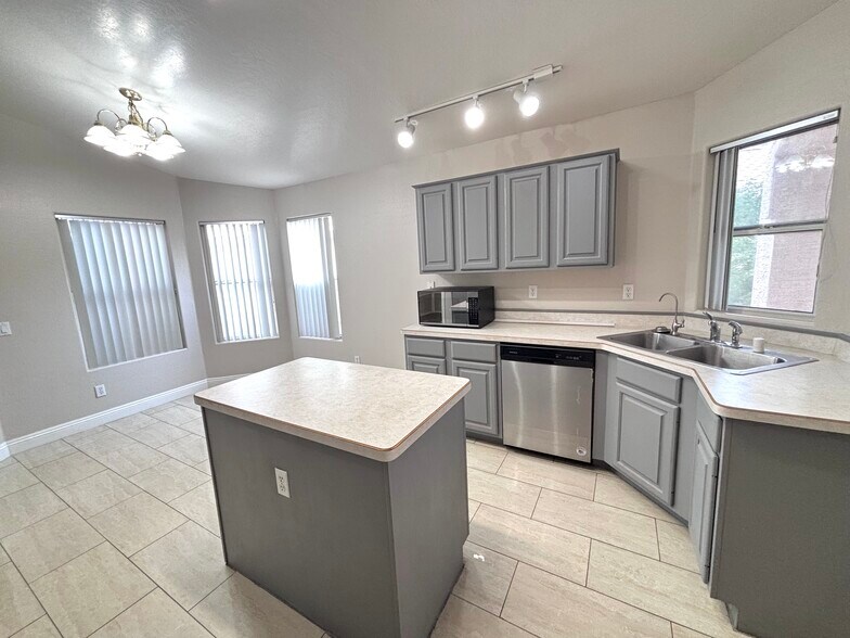 Building Photo - 4166 E Silverwood Dr