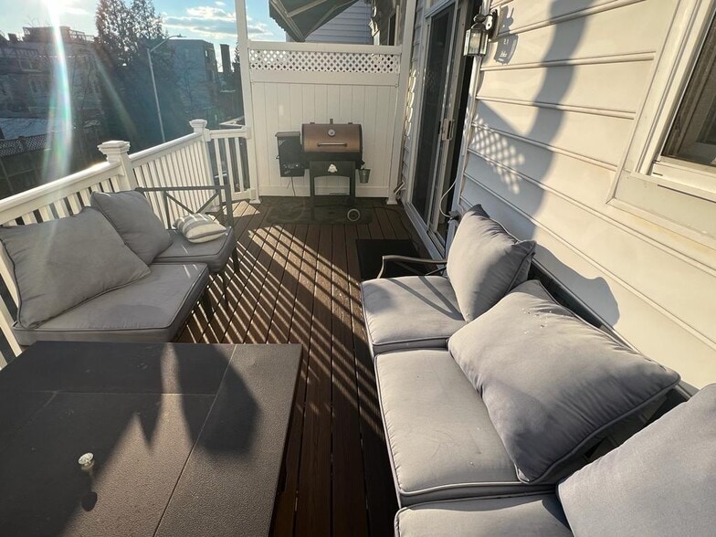 Deck - 819 Ramsay St