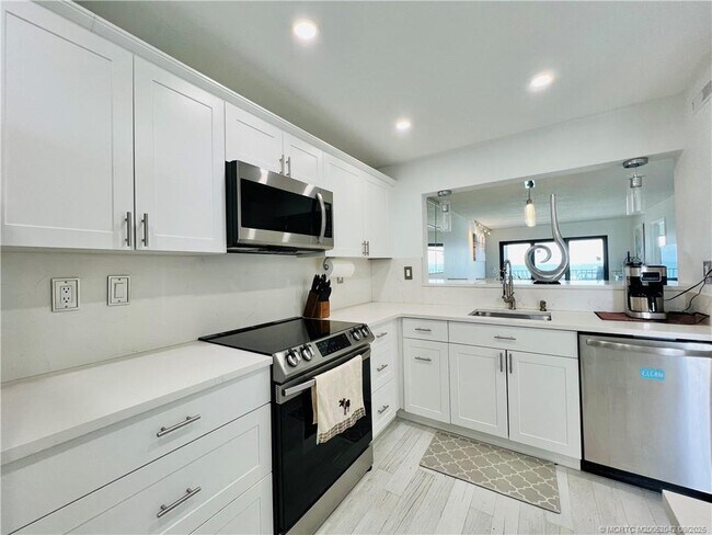 Building Photo - 9400 S Ocean Dr