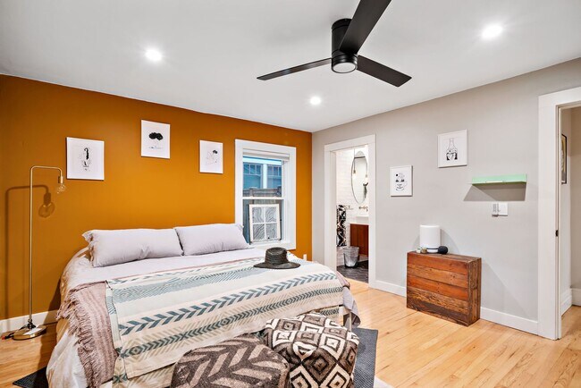 Building Photo - Furnished Downtown Bungalow!