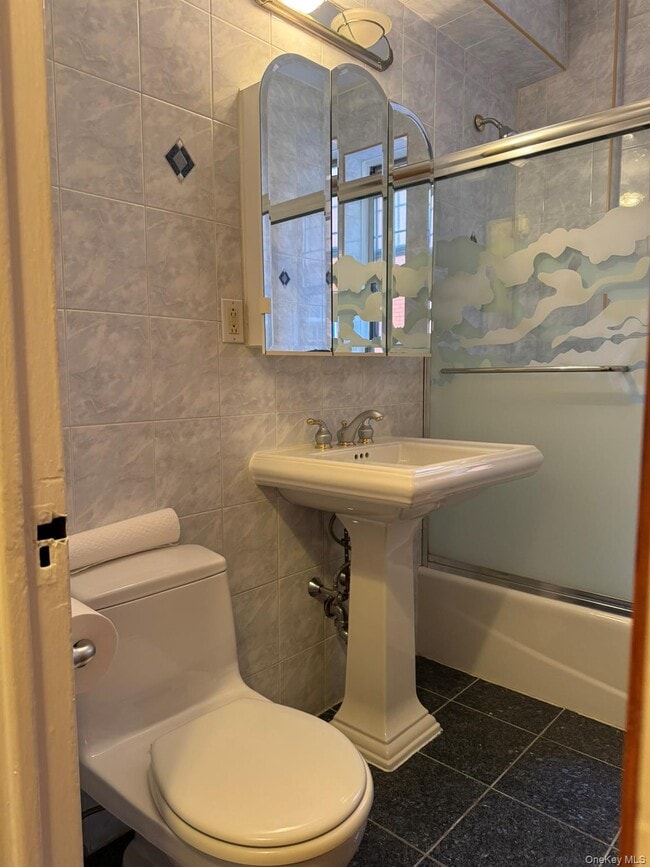 Building Photo - 102-40 67th Dr