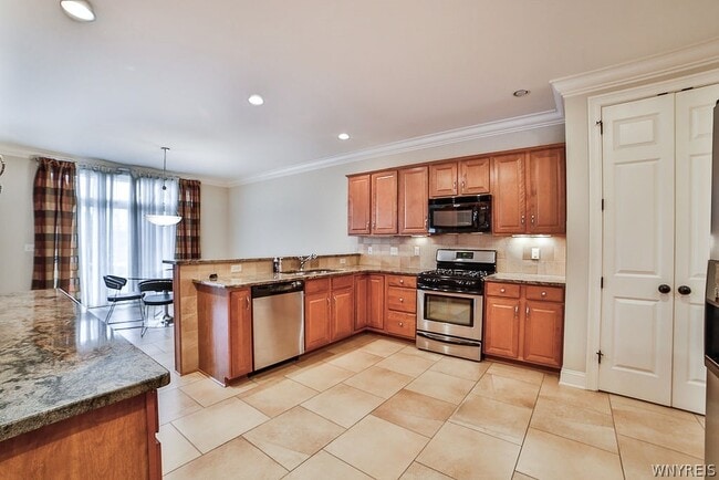 Building Photo - 9 Hidden Creek Ct