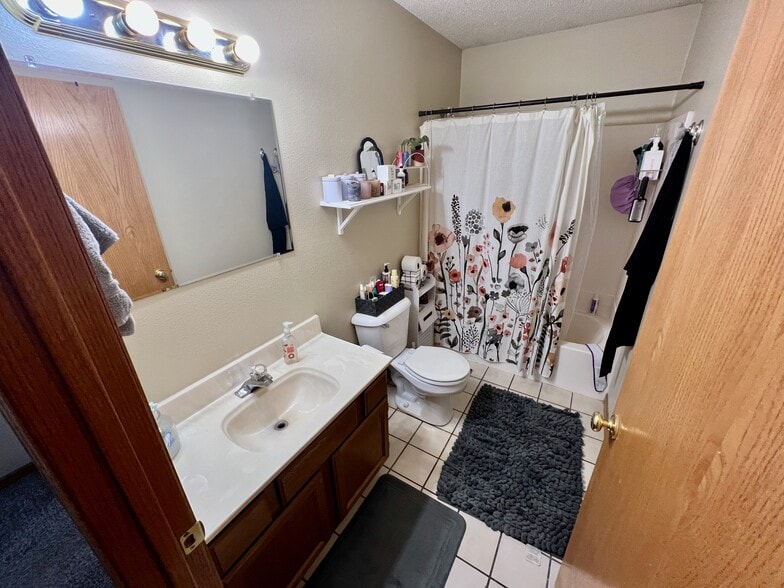 Building Photo - 2209 Melanie Ln