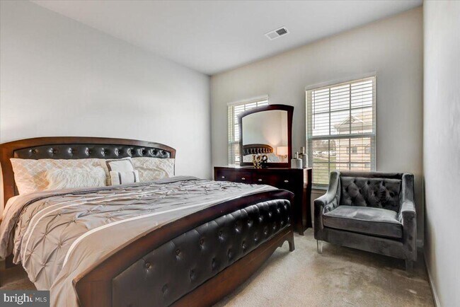 Building Photo - 3550 Briarwood Dr