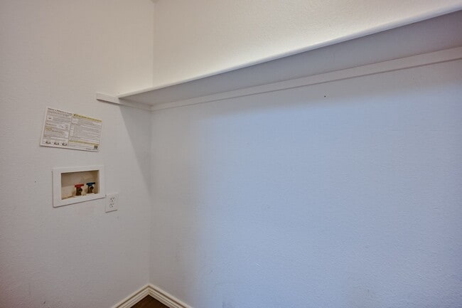 Building Photo - Mansfield 3/2 Duplex