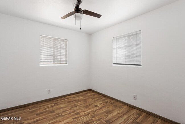 Building Photo - 5736 Sun Valley Dr