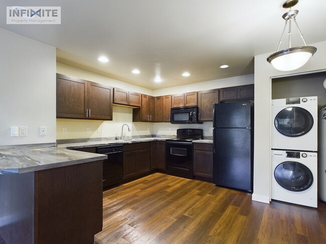 Building Photo - Cute As A Button 2 Bedroom Condo on Baxter Lane!