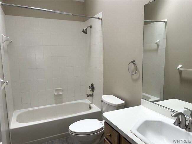 Building Photo - 125 Hobnail Dr