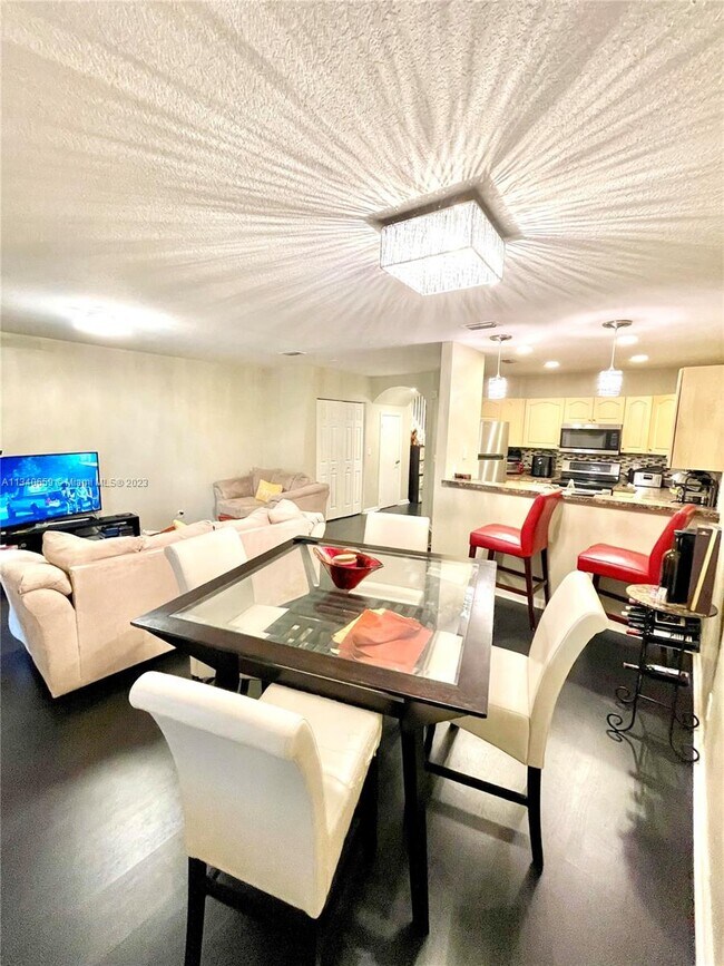 Building Photo - 1359 Avon Ln