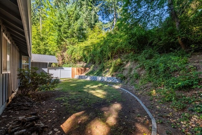 Building Photo - Charming 3-Bedroom Duplex Minutes from JBL...