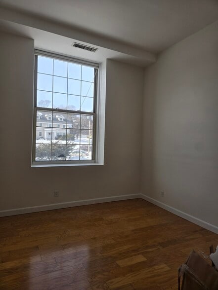 Large Bedrooms - 64 Forest St