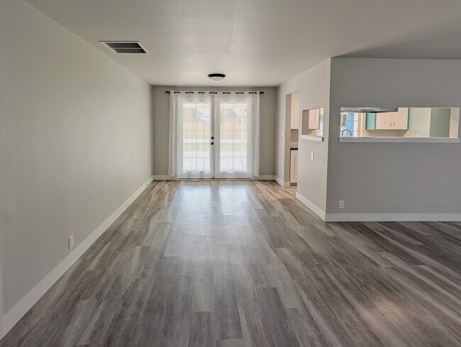 Building Photo - Refined 4BR House + private office, EV, ga...