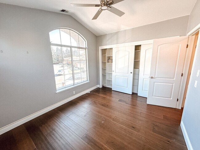 Building Photo - Pleasanton home available now!