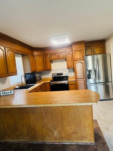 Building Photo - 110 Gunn Rd