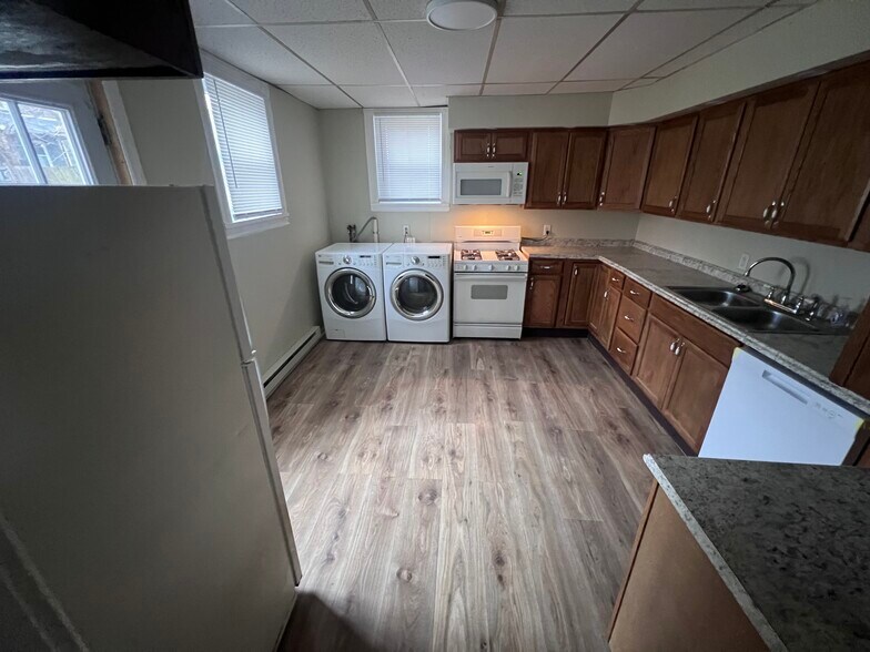 Building Photo - 2309 5th Ave