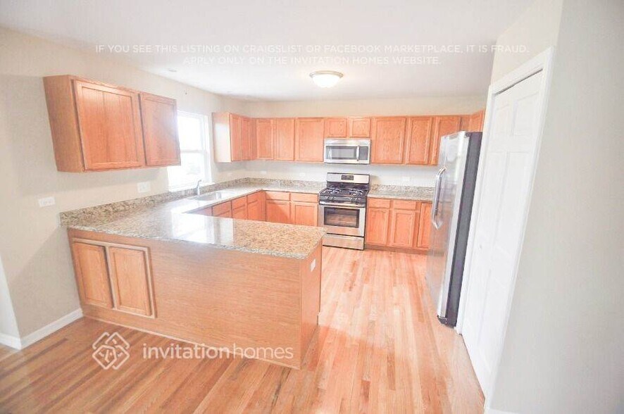 Building Photo - 25420 W Latham Ct