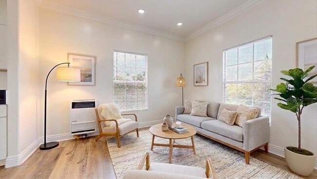 Building Photo - 334 Heliotrope Dr