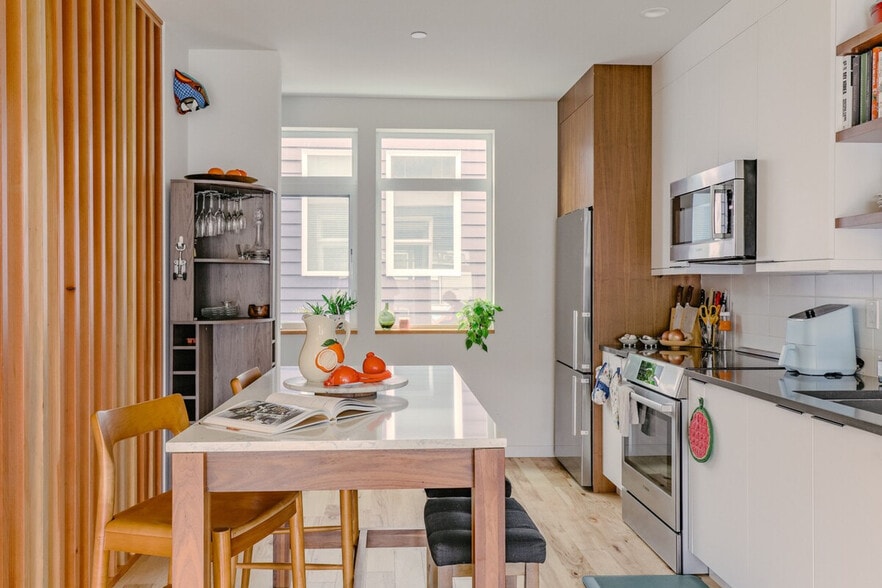 Building Photo - 4738 35th Ave S