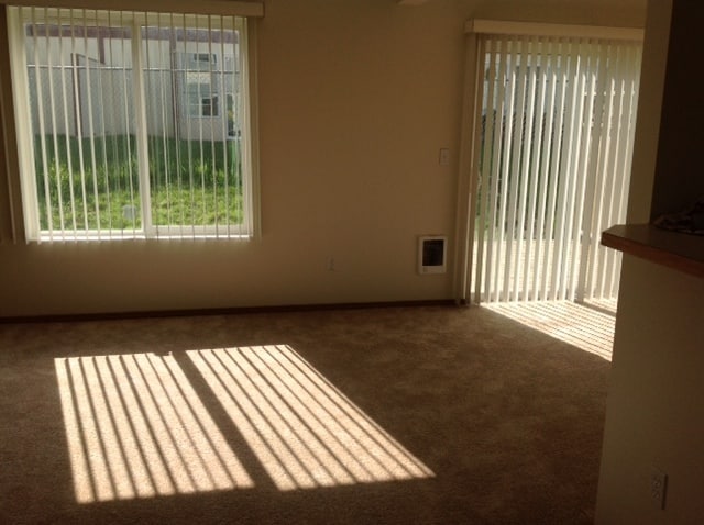 Living & Dinning Area - 935 College Ln NE