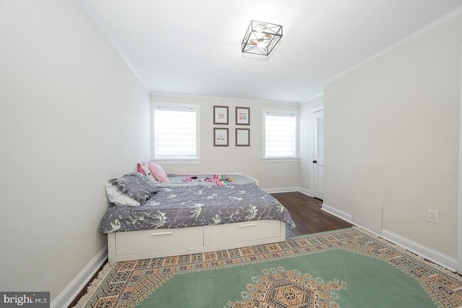 Building Photo - 227 E Hathaway Ln