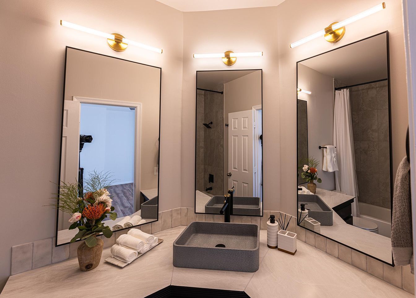 Master Bathroom vanity - 14301 Rosy Ln