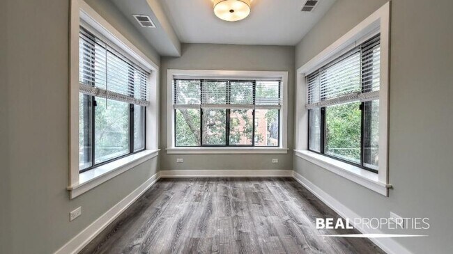 Building Photo - 1 bedroom in EVANSTON IL 60202