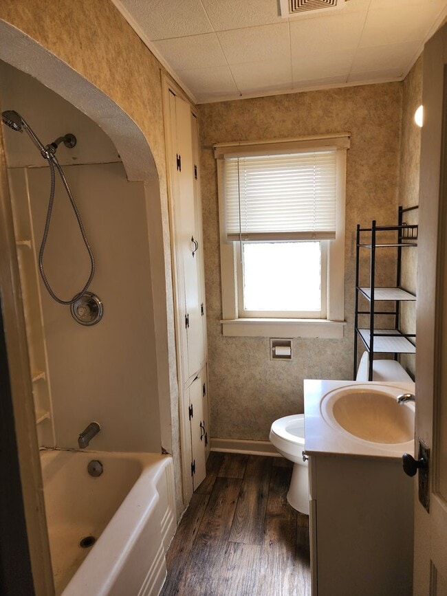 Building Photo - Two unit duplex