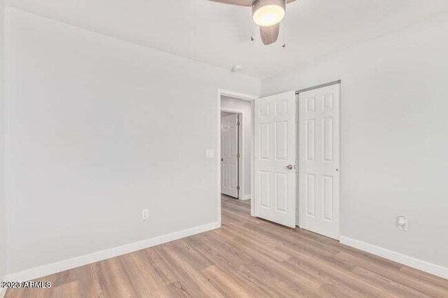 Building Photo - 1624 W Geneva Dr