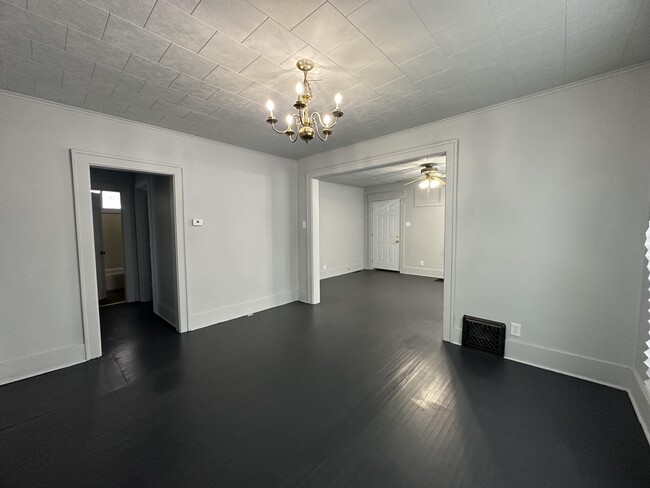 Building Photo - 27 State-S