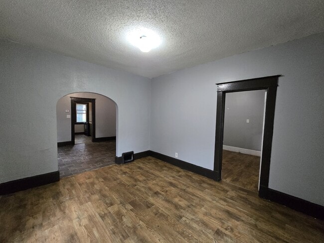 Building Photo - 208 Clay St