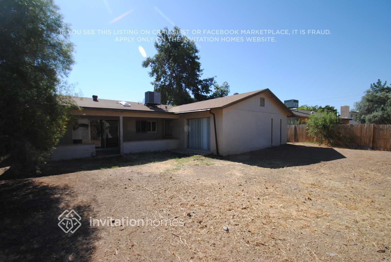 Building Photo - 2742 S Las Palmas
