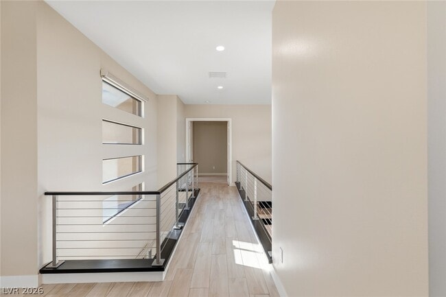 Building Photo - 64 Grey Feather Dr