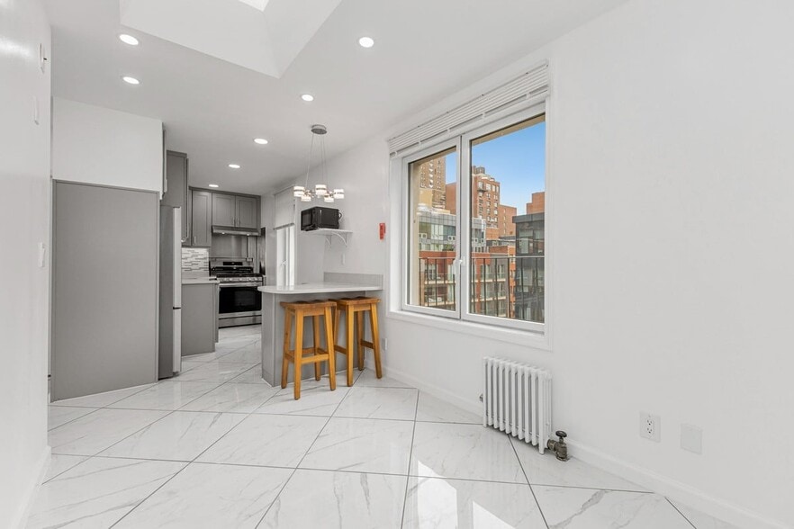 Building Photo - 318 E 62nd St