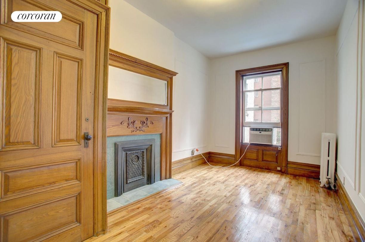 Building Photo - 104 W 80th St