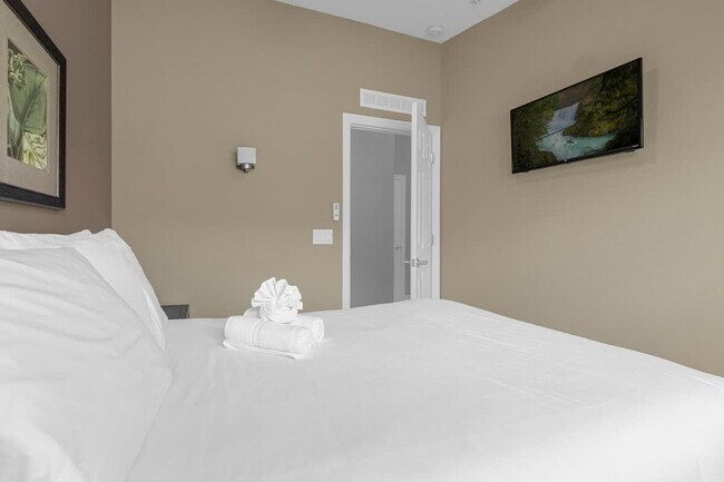 Building Photo - 14590 Damai Ln