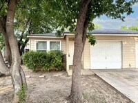 Building Photo - MG Rd