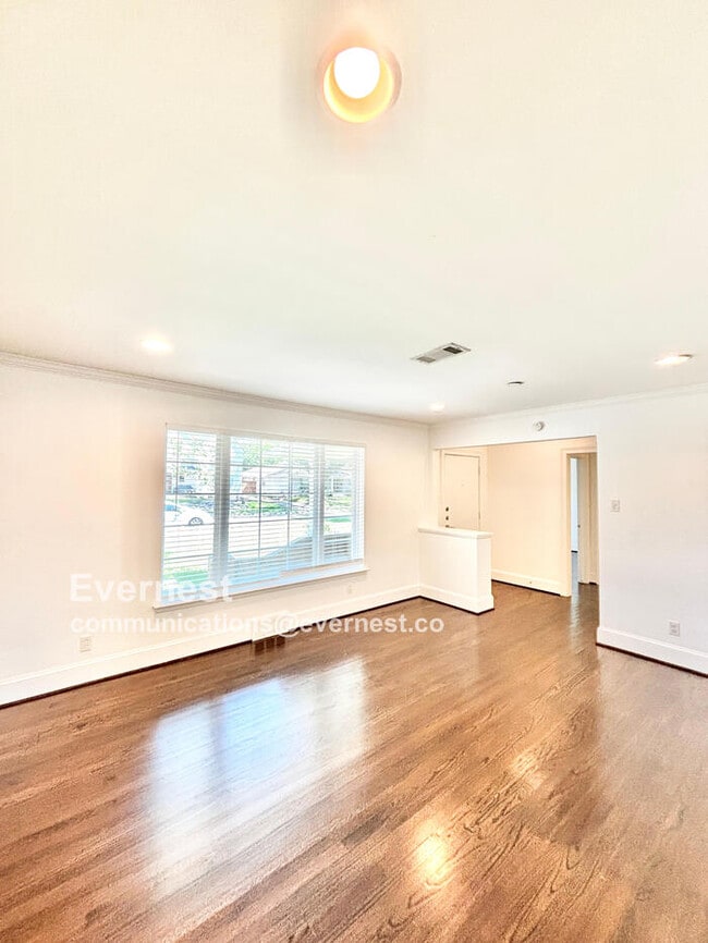 Building Photo - 6226 Saratoga Cir