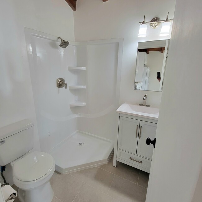 Nice and new bathroom - 7237 Citronell Ave