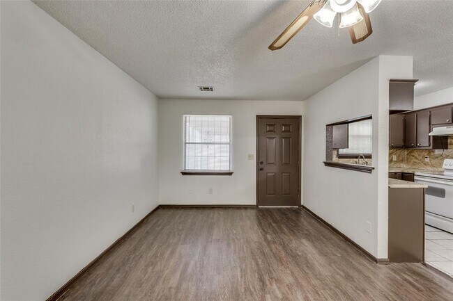 Building Photo - 2210 SW 30th St