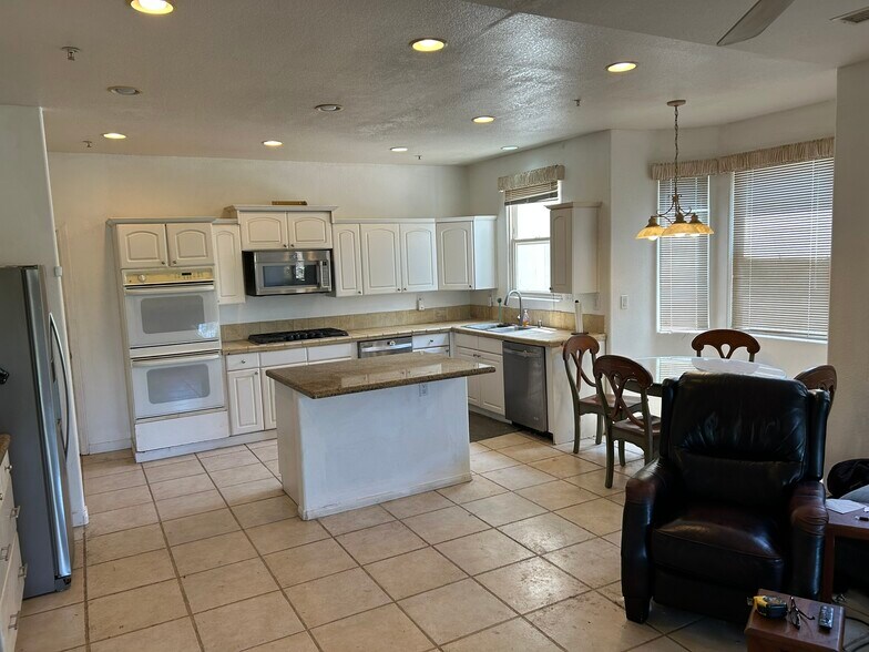 Building Photo - 10915 Sunray Pl