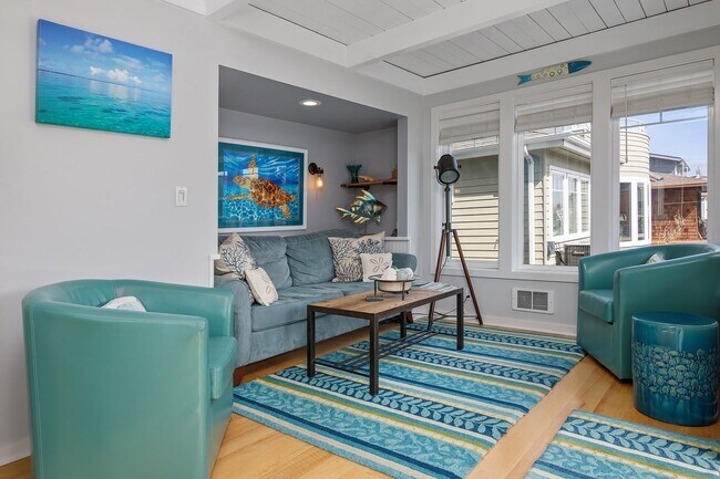 Building Photo - Portage Bay Floating Home