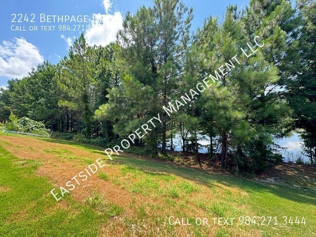 Building Photo - 2242 Bethpage Dr