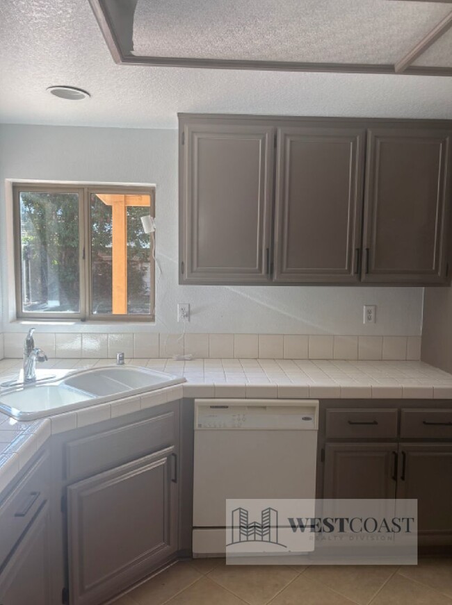 Building Photo - Charming Two-Story Home in Oceanside's Nor...