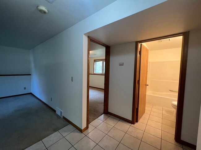 Building Photo - Lacy Road Duplex