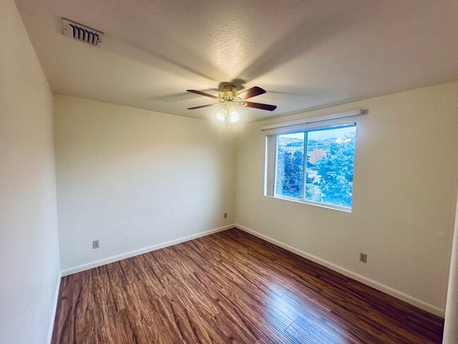 Building Photo - Spacious 3 Bedroom 2.5 Bath Home In NW Ren...