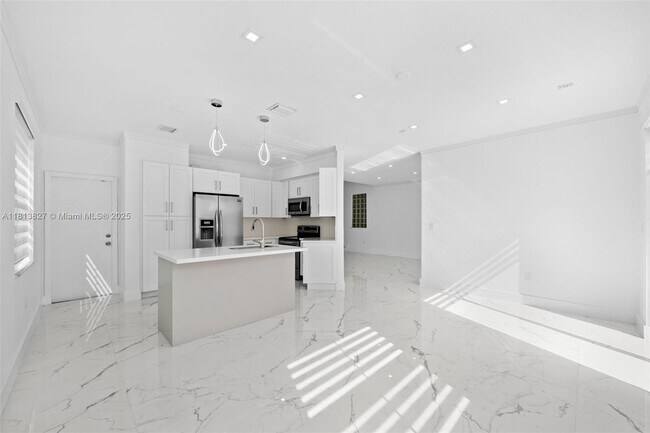 Building Photo - 16920 SW 34th St