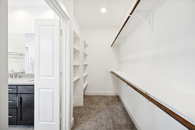 Building Photo - 2612 Bastrop St