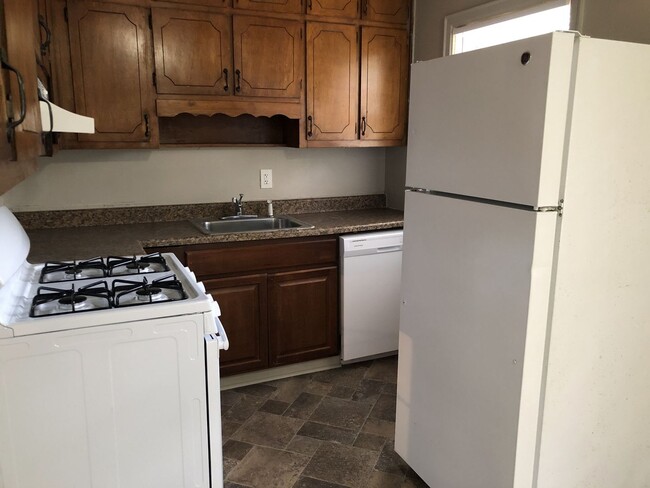 Building Photo - 3 bed 1 bath property in Decatur!!