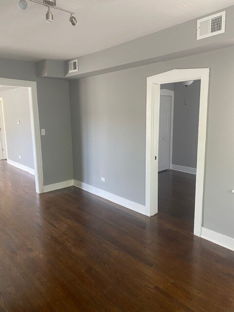 Building Photo - 7940 S Kingston Ave